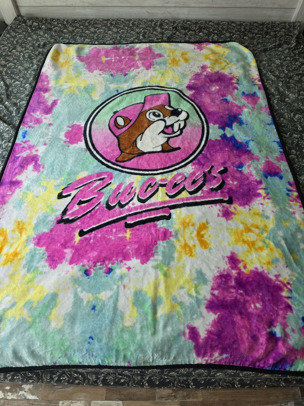 Buc-ee's Tie-Dye Logo Plush Blanket